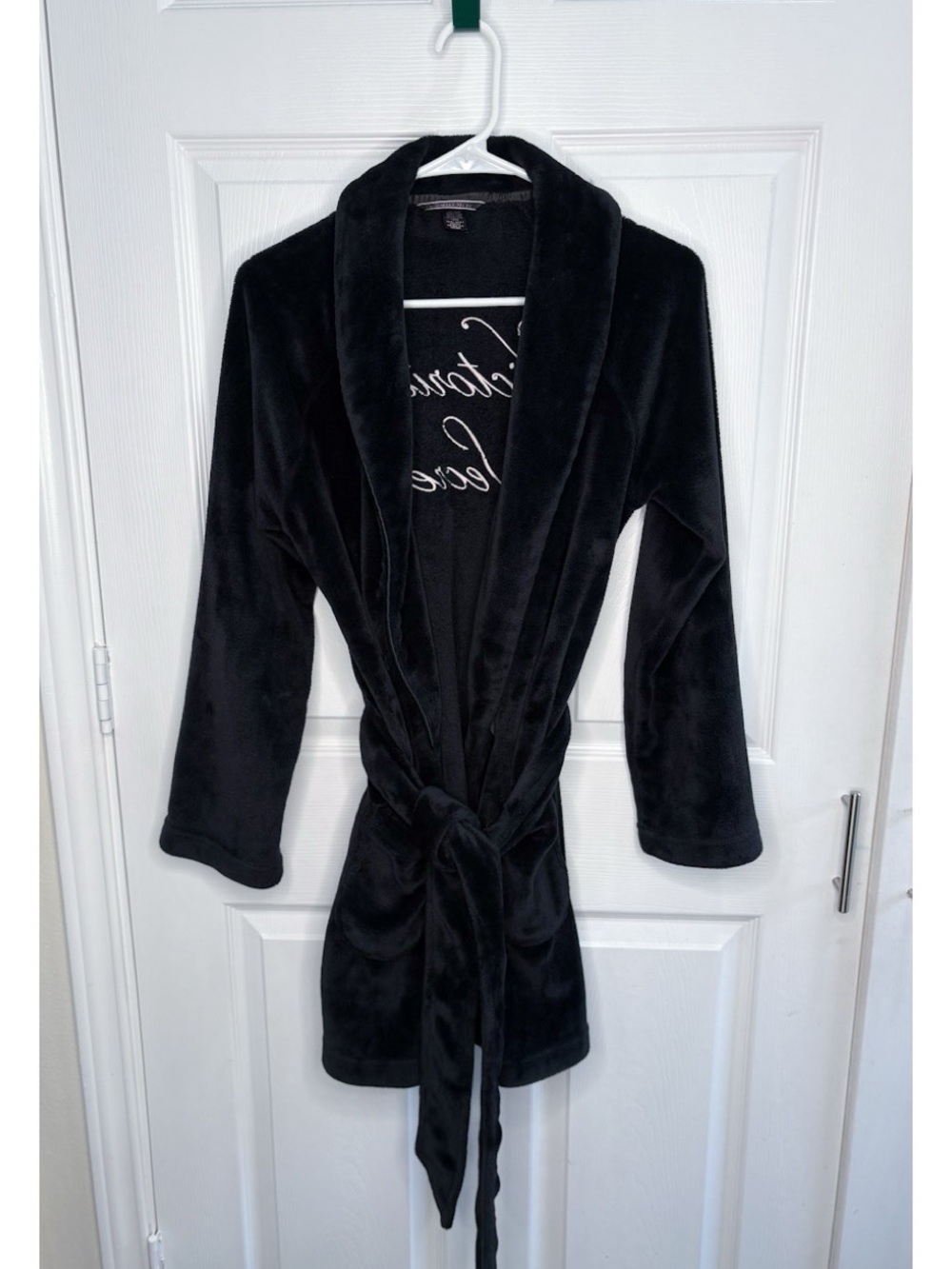 Victoria’s Secret Black Cozy Plush Robe Bathrobe with Tie and Back Logo